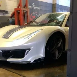 🐎 #ferrari #americancarwash #carwash #radiantwax #spraypolish #details #shampoo #buffing #shinywheels #childservice #detailing #valeting #snowfoam #special #london
