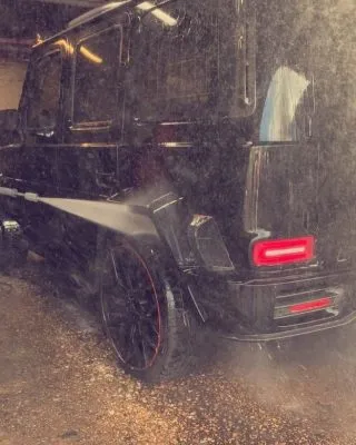 G WAGON💪🏼 #americancarwash #carwash #radiantwax #spraypolish #details #shampoo #buffing #shinywheels #childservice #detailing #valeting #snowfoam #special #london