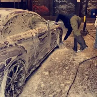 ❄️ Deep clean Snow Foam #americancarwash #carwash #radiantwax #spraypolish #details #shampoo #buffing #shinywheels #childservice #detailing #valeting #snowfoam #special #london